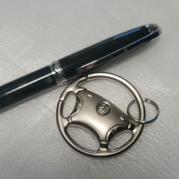 Luxury Pen and Steering Wheel Keychain Set. Mercedes-Benz - Picture 1 of 7
